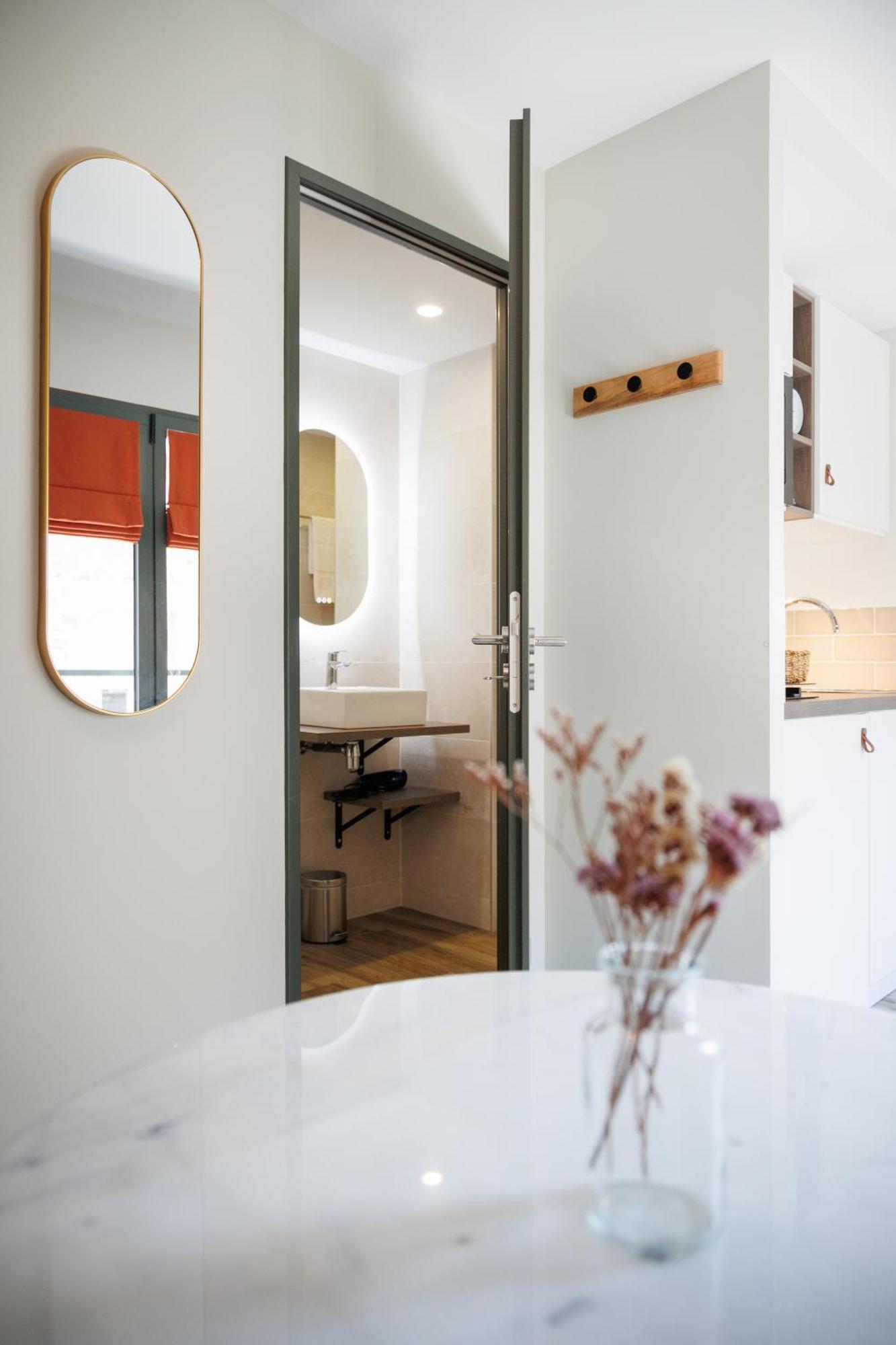 Appart'Hotel Le Corot - Acces Autonome - Saint-Junien Centre 外观 照片