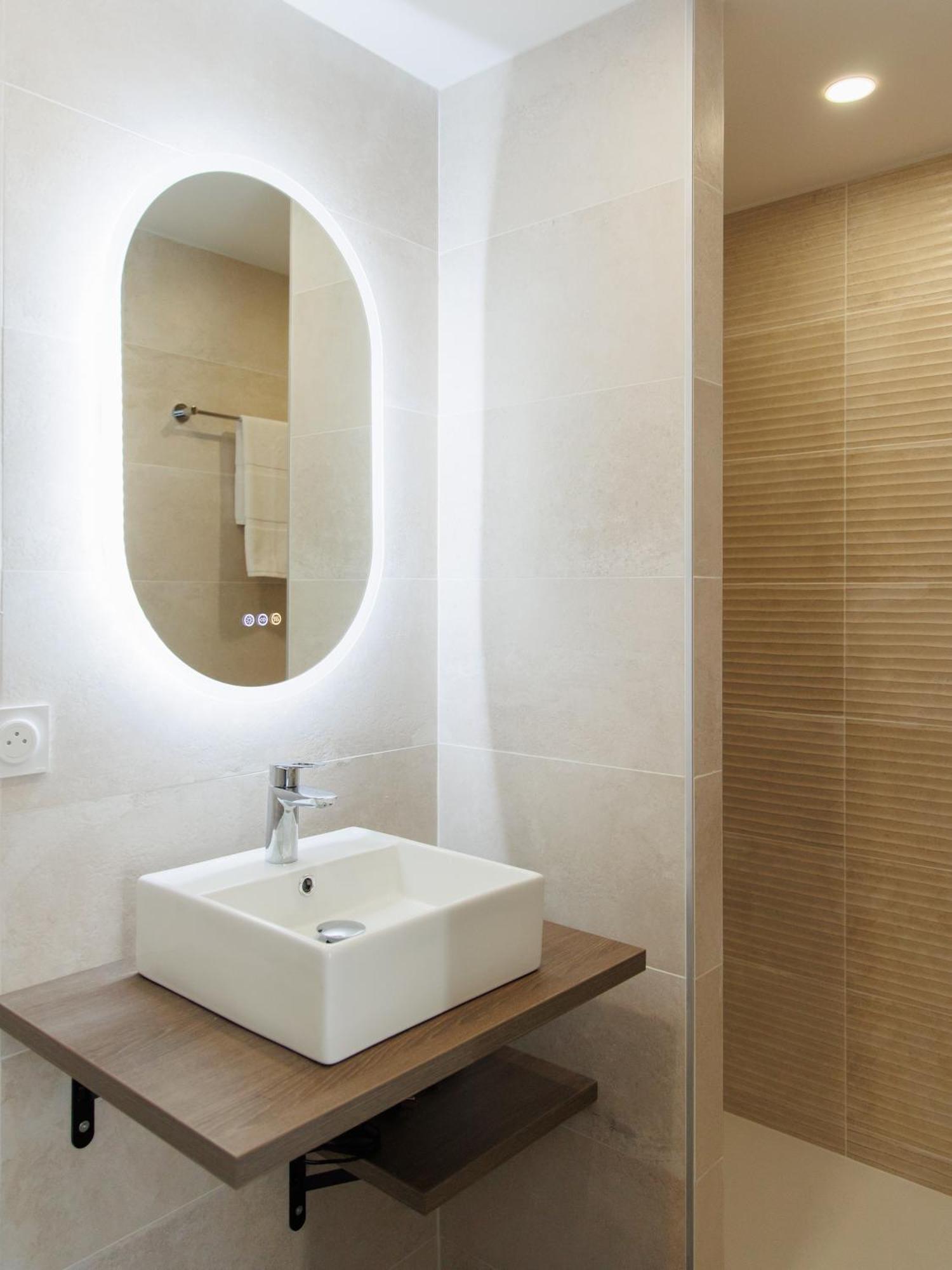 Appart'Hotel Le Corot - Acces Autonome - Saint-Junien Centre 外观 照片